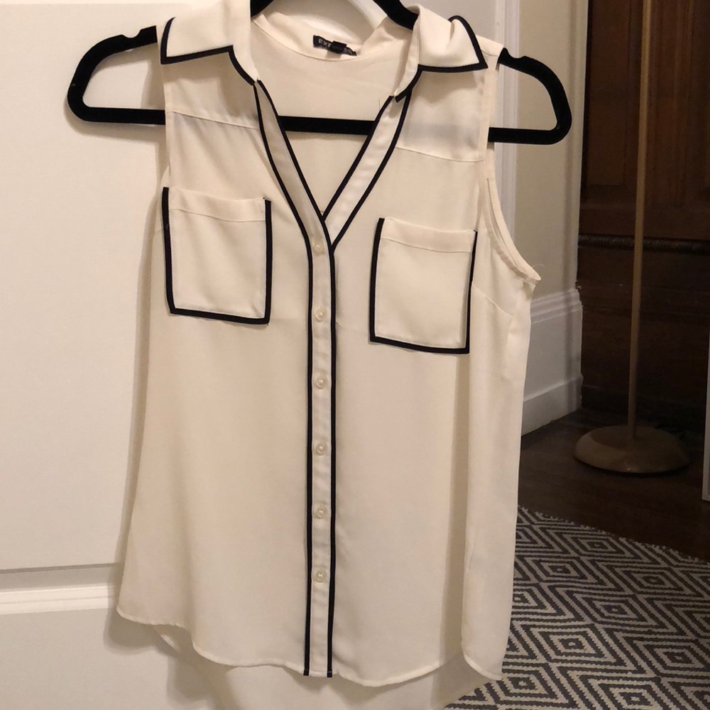 Sleeveless express portfolino top